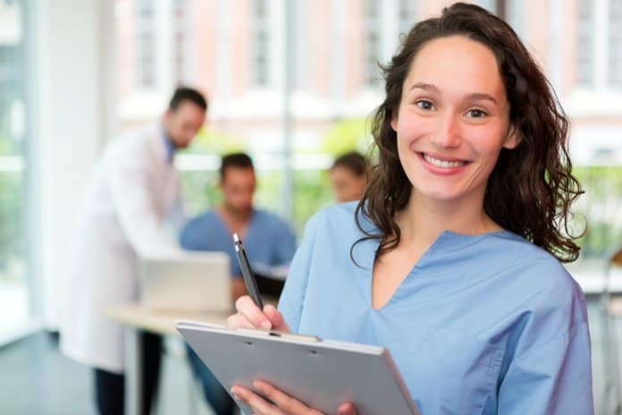 7 Tips For Becoming a Nursing Assistant