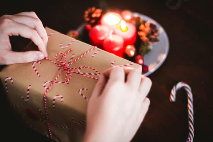 6 Memorable Gift Ideas For Your Partner This Holiday