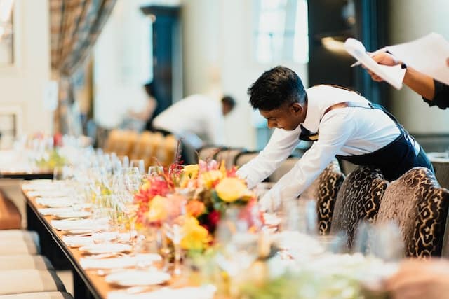 5 Important Skills to Succeed in the Hospitality Industry